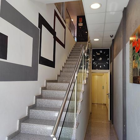 Hostal Manel Пинеда-де-Мар Экстерьер фото