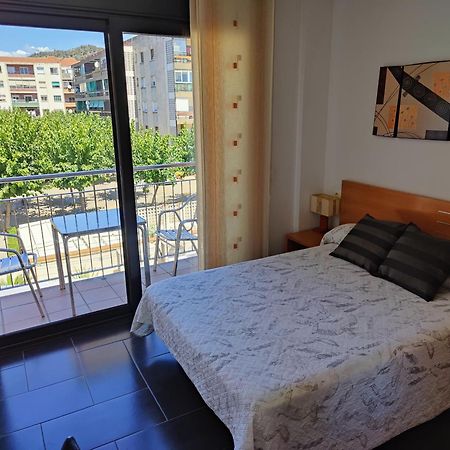 Hostal Manel Пинеда-де-Мар Экстерьер фото