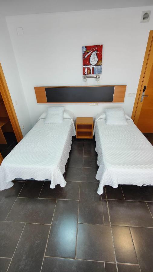 Hostal Manel Пинеда-де-Мар Экстерьер фото