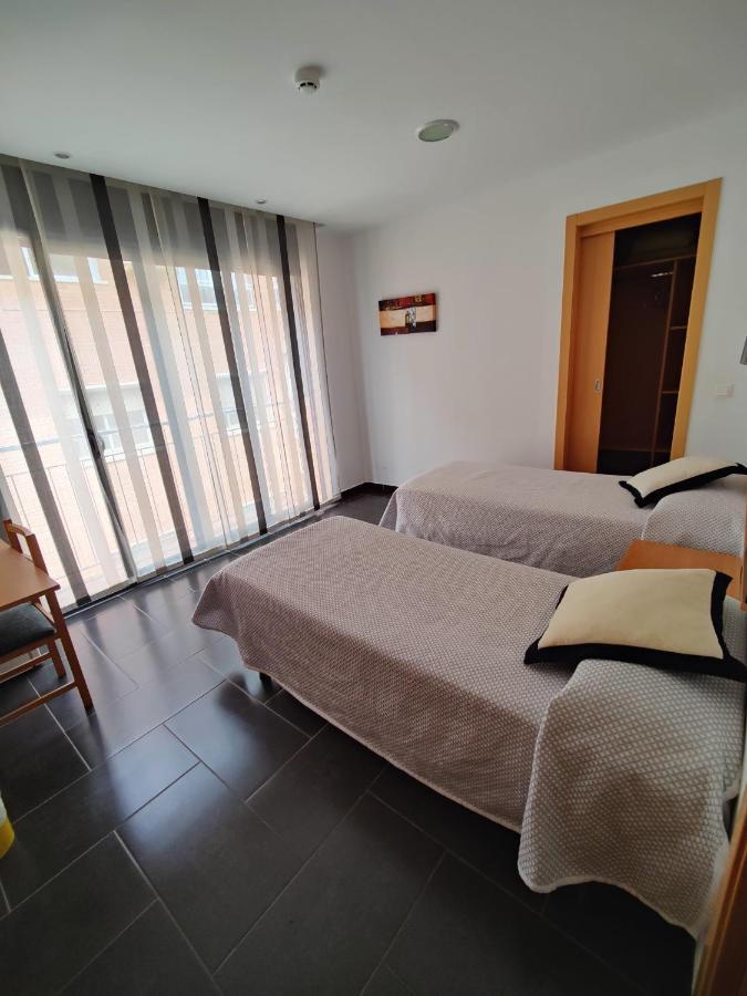 Hostal Manel Пинеда-де-Мар Экстерьер фото