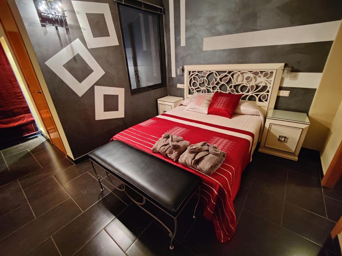 Hostal Manel Пинеда-де-Мар Экстерьер фото