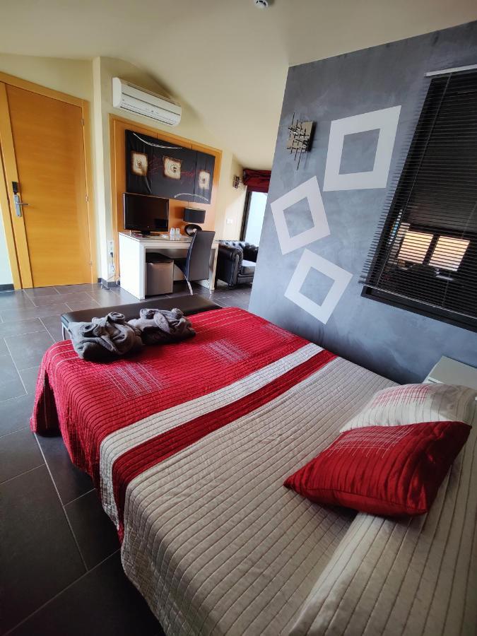 Hostal Manel Пинеда-де-Мар Экстерьер фото