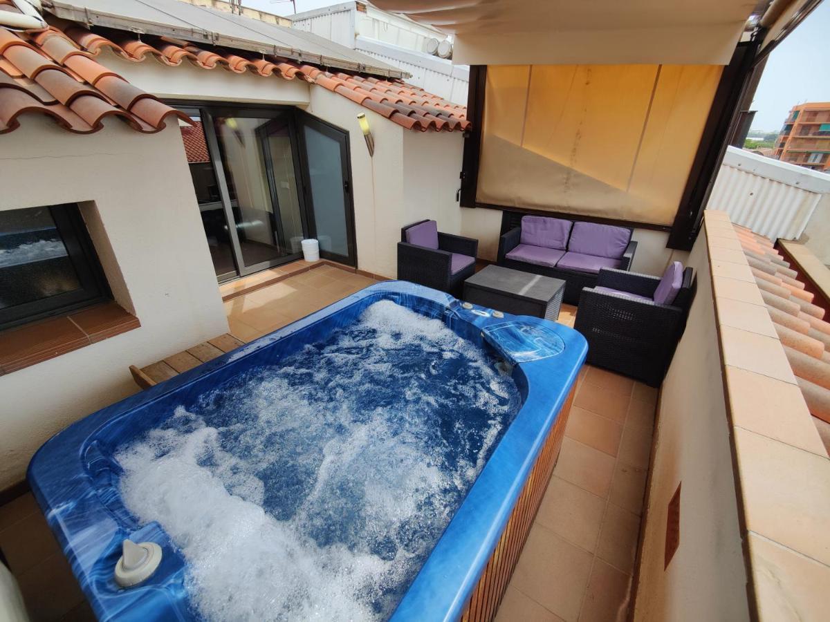 Hostal Manel Пинеда-де-Мар Экстерьер фото