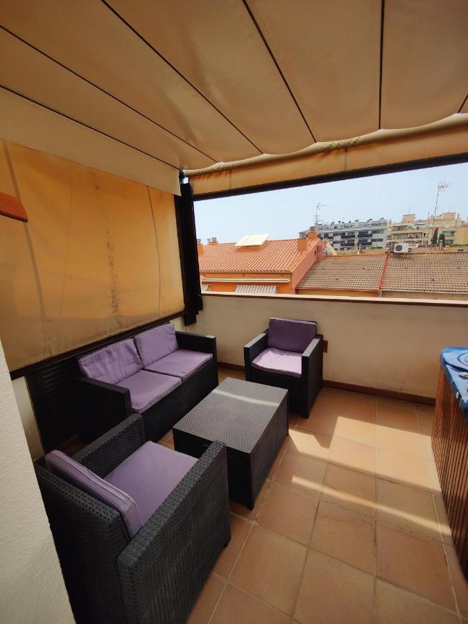 Hostal Manel Пинеда-де-Мар Экстерьер фото