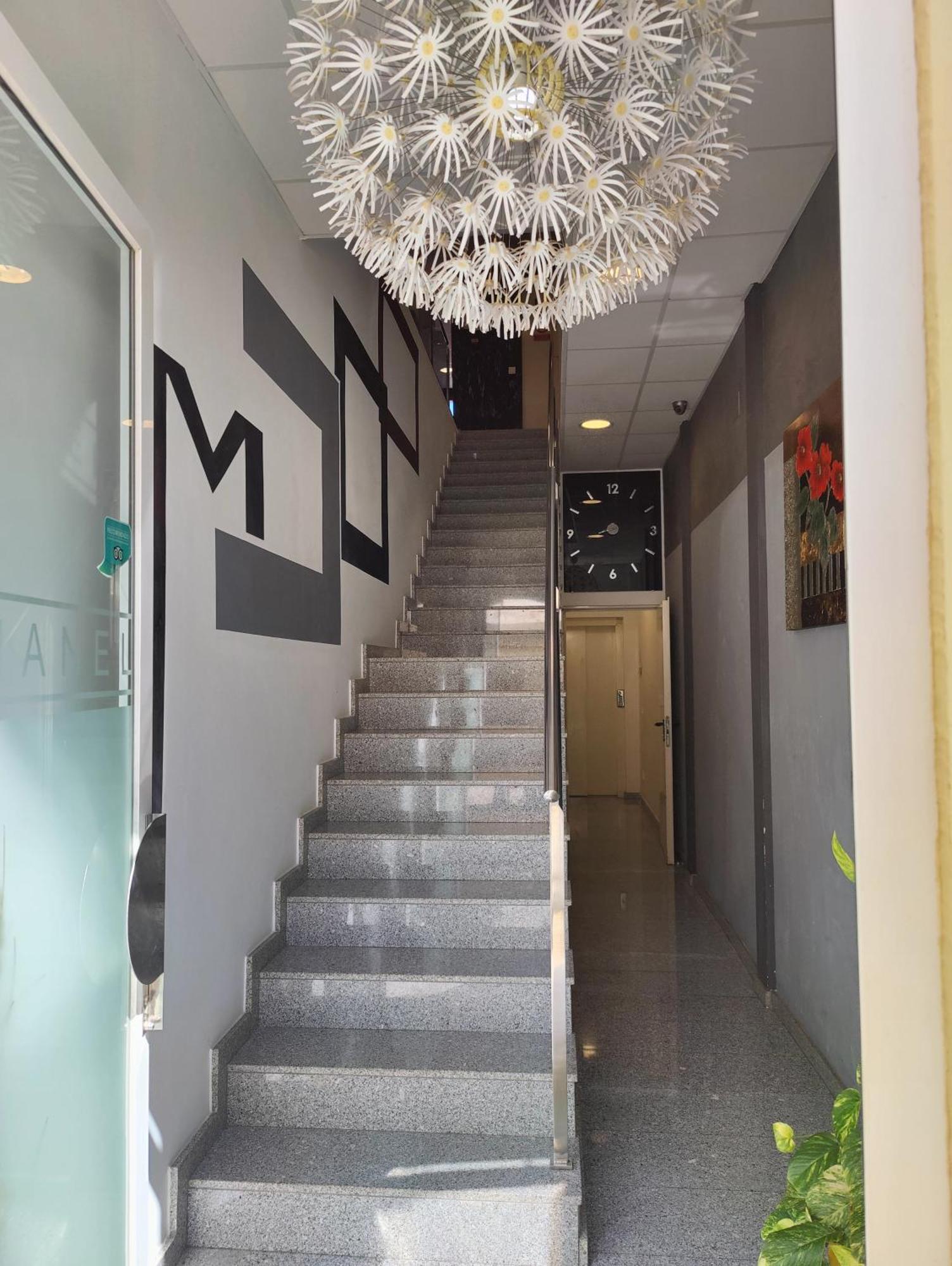 Hostal Manel Пинеда-де-Мар Экстерьер фото