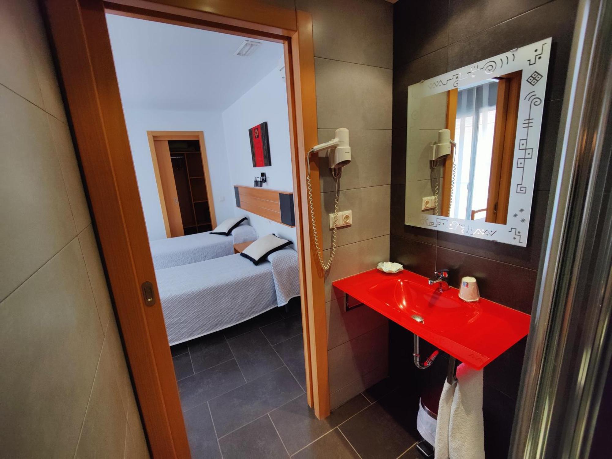 Hostal Manel Пинеда-де-Мар Экстерьер фото