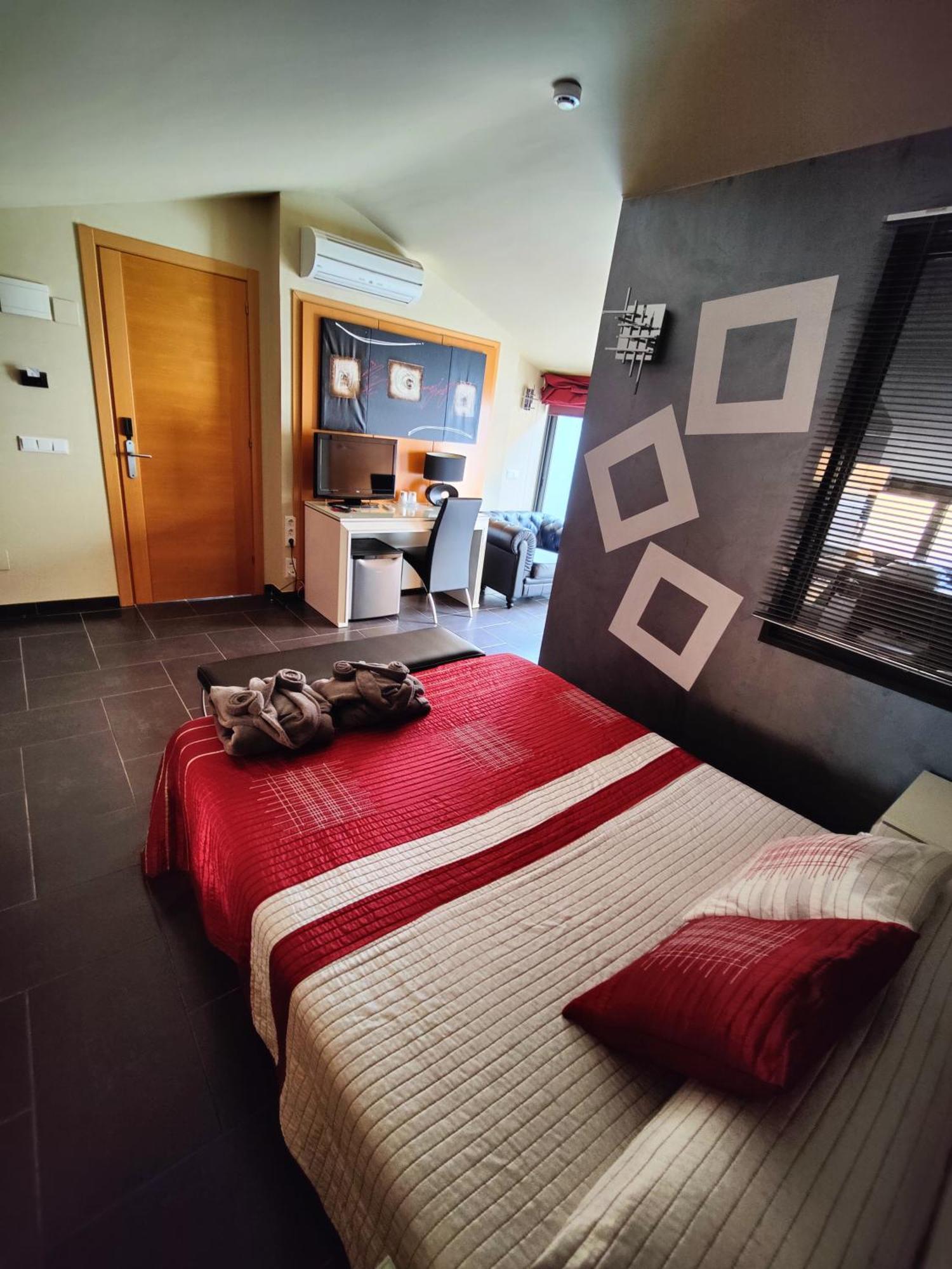 Hostal Manel Пинеда-де-Мар Экстерьер фото
